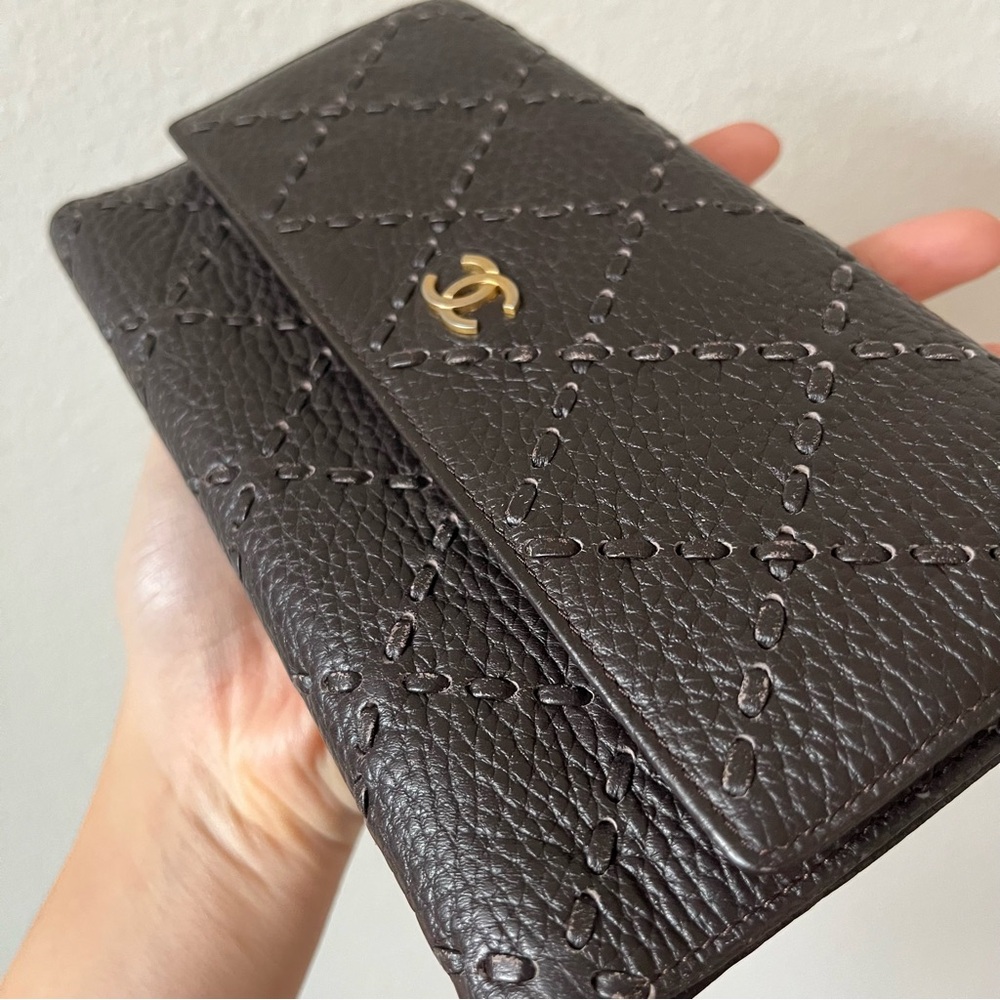 VINTAGE CHANEL Dark Brown Genuine Leather Clutch Wallet with Gold Logo - Picture 4 of 12